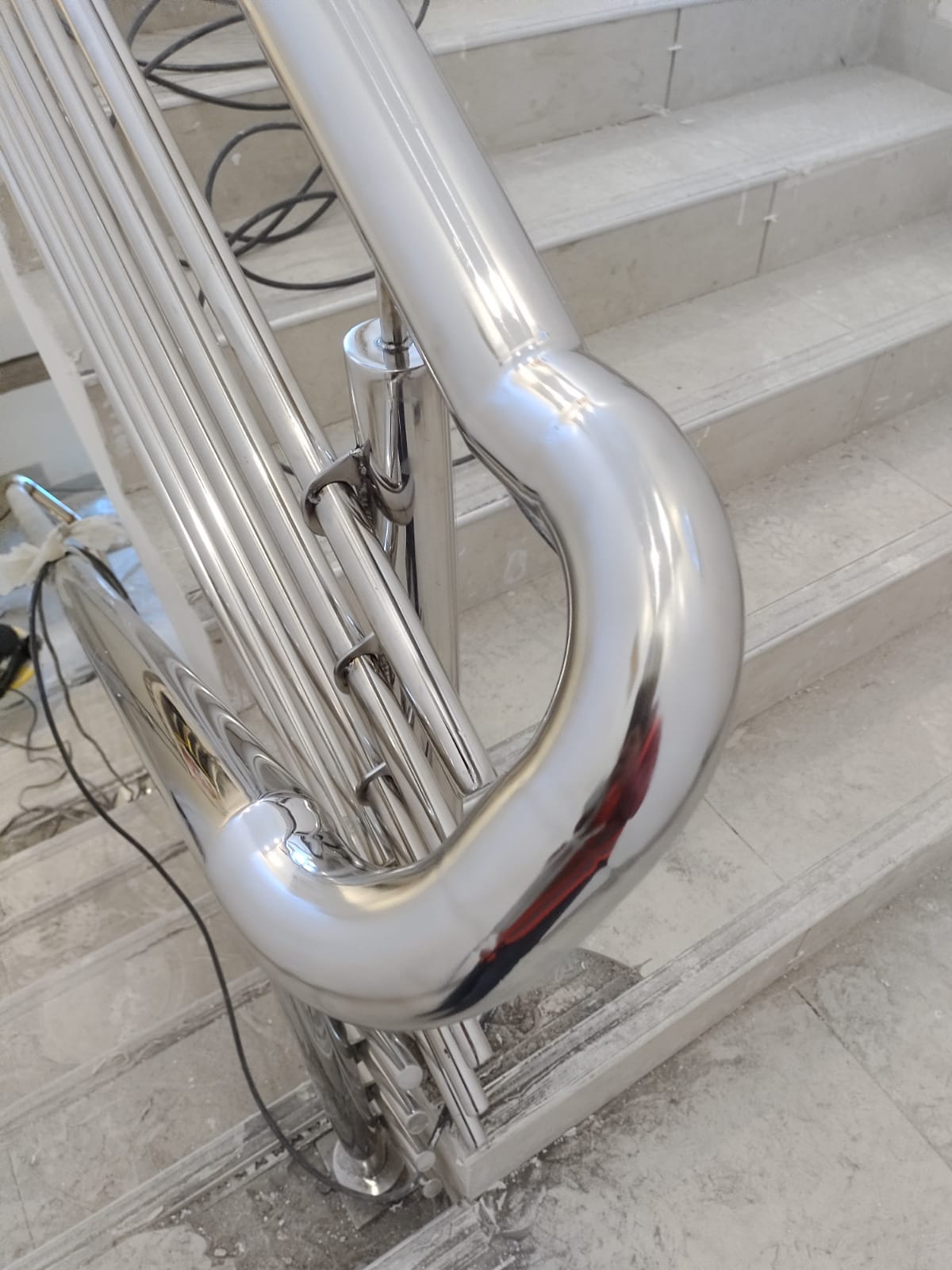 Barandas de acero inoxidable pulido - Proyecto Maven